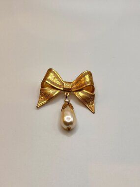 Vintage Signed Miriam Haskell Russian Gold-Tone Bow Faux Pearl Drop Brooch